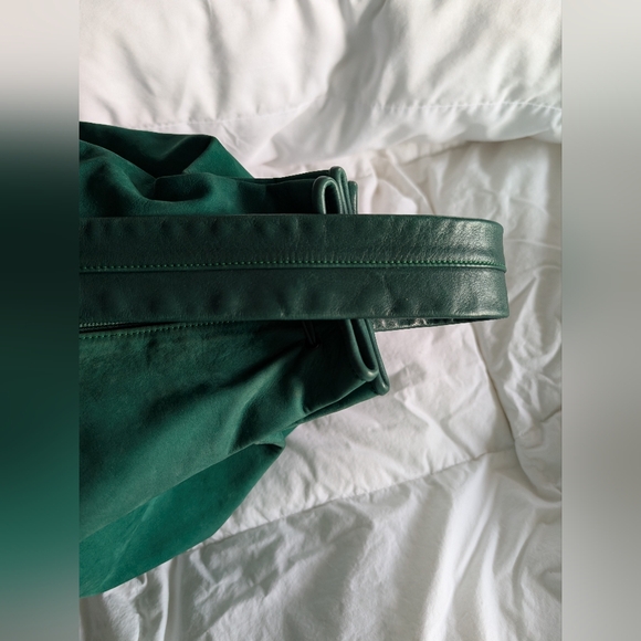 Vintage Boho Neiman Marcus Emerald Green Suede Shoulder Bag - Picture 4 of 12